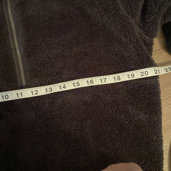 🥭 (4 for $15) CORE Fuzzy pullover quarter zip - Picture 2 of 4